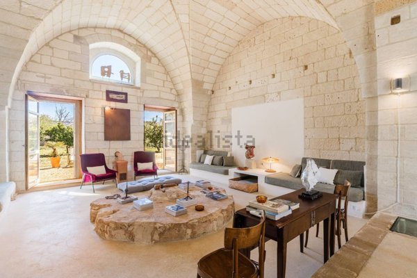 pentavano in vendita a Minervino di Lecce in zona Specchia Gallone