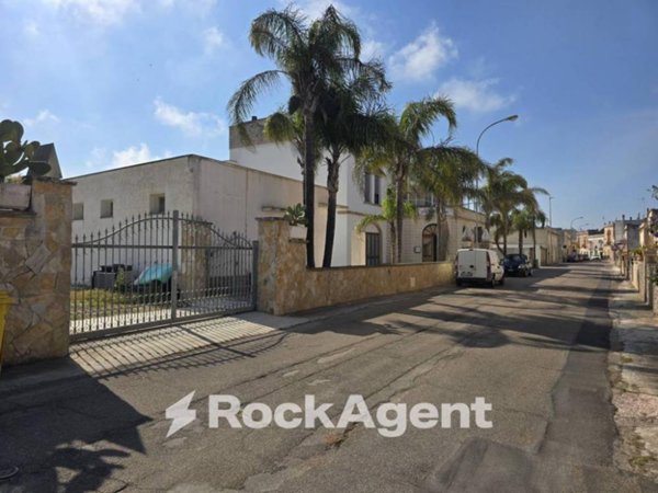 locale commerciale in vendita a Minervino di Lecce in zona Cocumola