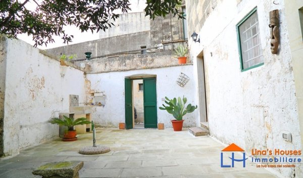 casa indipendente in vendita a Minervino di Lecce in zona Specchia Gallone