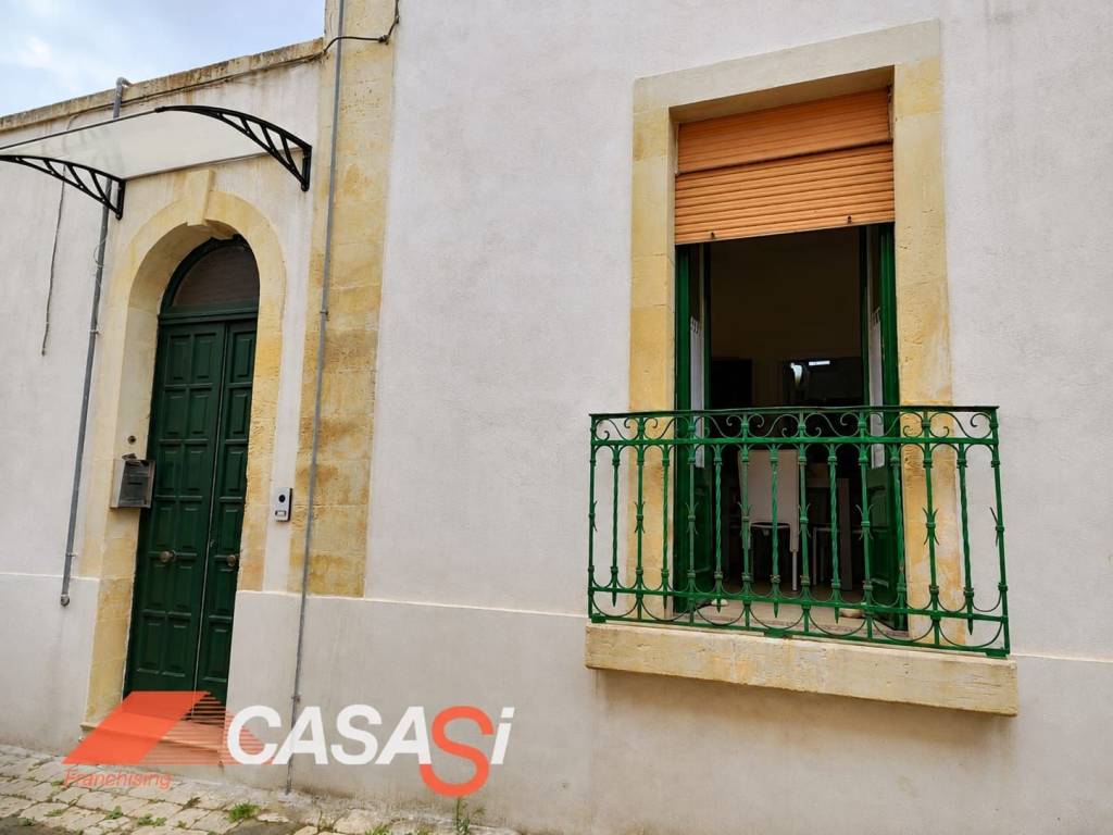 casa indipendente in vendita a Minervino di Lecce in zona Specchia Gallone