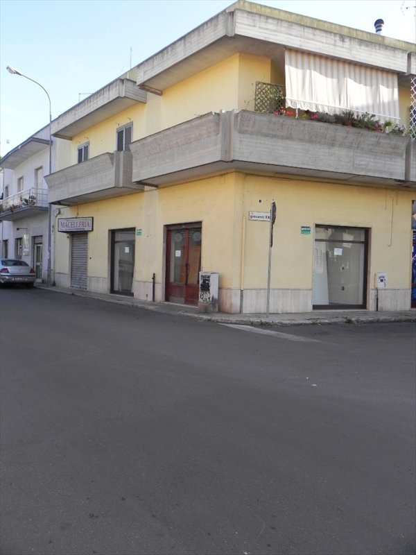 locale commerciale in vendita a Monteroni di Lecce