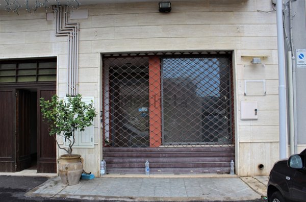 locale commerciale in vendita a Monteroni di Lecce