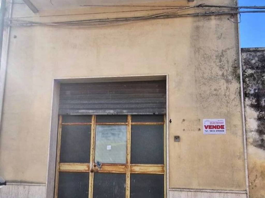 negozio in vendita a Monteroni di Lecce