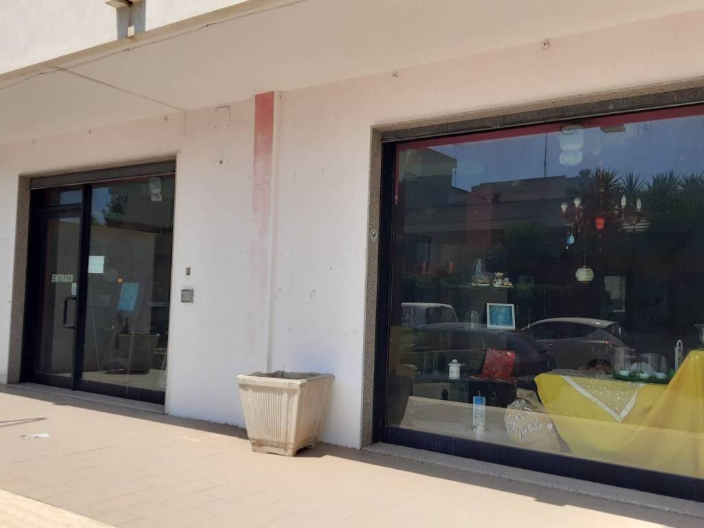 negozio in vendita a Monteroni di Lecce