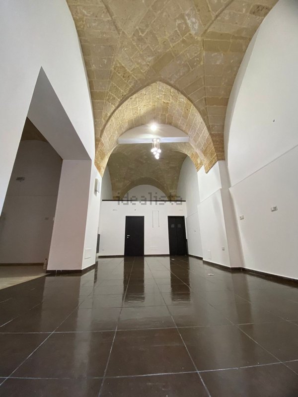 locale commerciale in vendita a Monteroni di Lecce