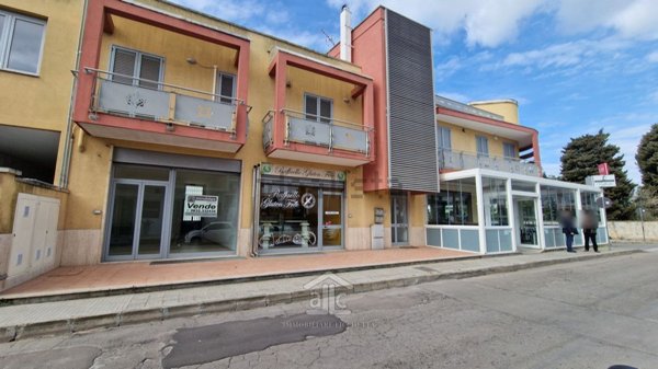 locale commerciale in vendita a Monteroni di Lecce
