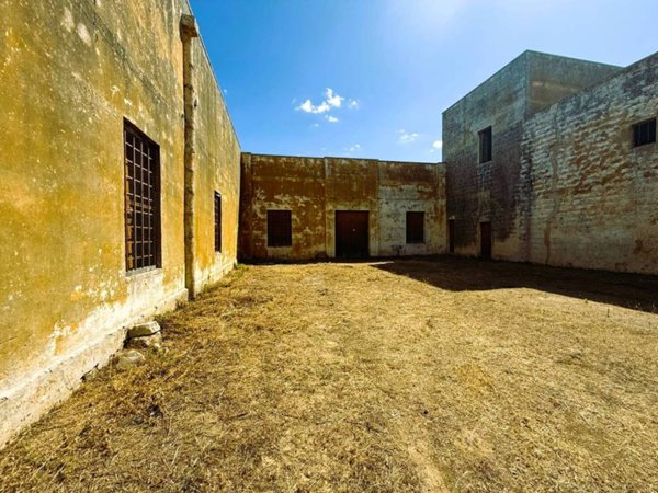intera palazzina in vendita a Monteroni di Lecce