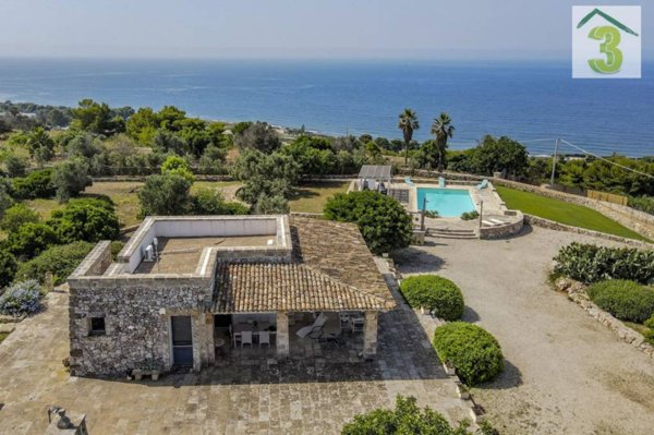 casa indipendente in vendita a Morciano di Leuca