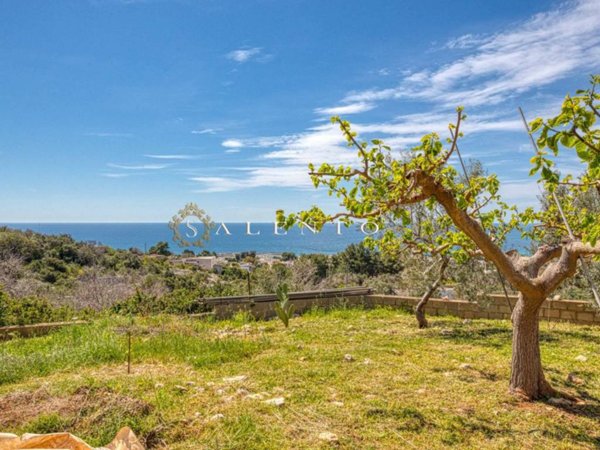 casa indipendente in vendita a Morciano di Leuca