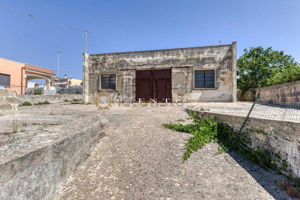 locale commerciale in vendita a Morciano di Leuca