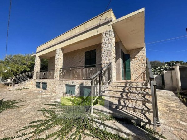 casa indipendente in vendita a Morciano di Leuca in zona Marina di Torre Vado