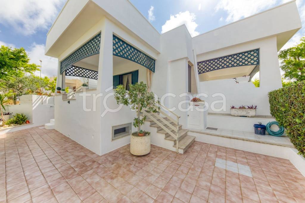 casa indipendente in vendita a Morciano di Leuca