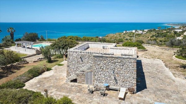 casa indipendente in vendita a Morciano di Leuca