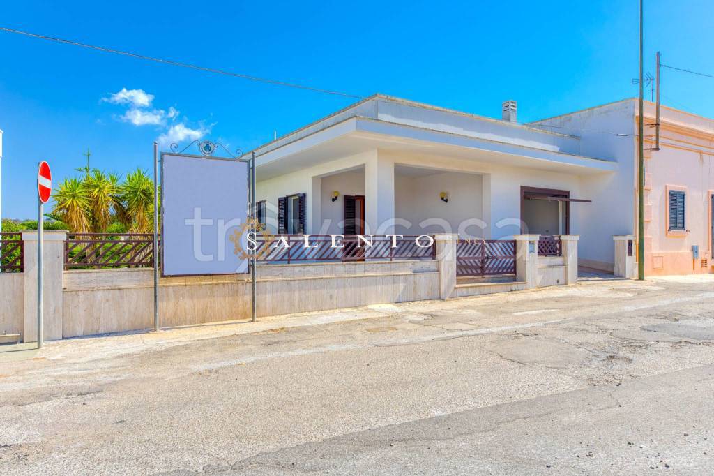 casa indipendente in vendita a Morciano di Leuca in zona Marina di Torre Vado