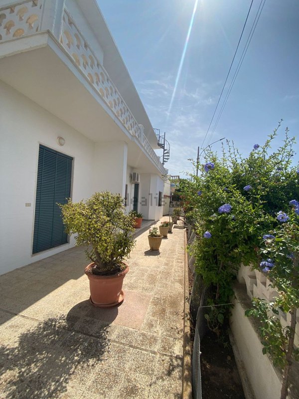 casa indipendente in vendita a Morciano di Leuca in zona Marina di Torre Vado