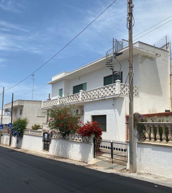 casa indipendente in vendita a Morciano di Leuca in zona Marina di Torre Vado