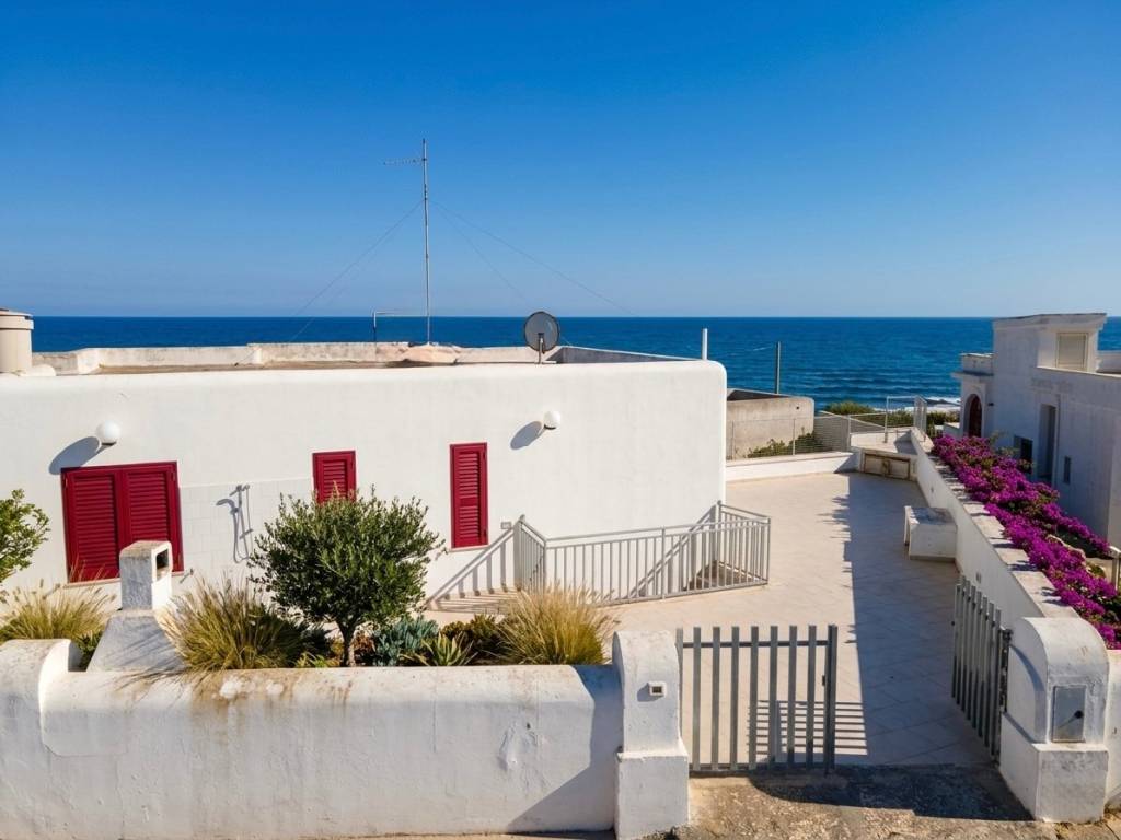 casa indipendente in vendita a Morciano di Leuca in zona Marina di Torre Vado
