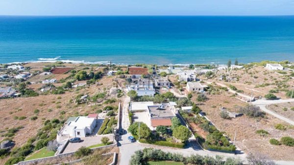 casa indipendente in vendita a Morciano di Leuca in zona Marina di Torre Vado