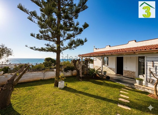 casa indipendente in vendita a Morciano di Leuca in zona Marina di Torre Vado