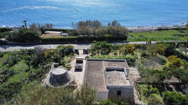 casa indipendente in vendita a Morciano di Leuca in zona Marina di Torre Vado
