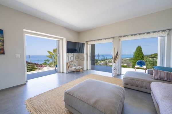 casa indipendente in vendita a Morciano di Leuca