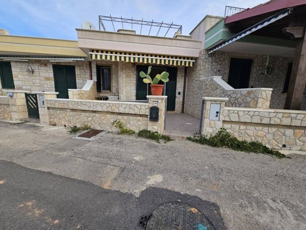 casa indipendente in vendita a Morciano di Leuca in zona Marina di Torre Vado