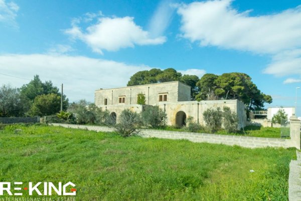 intera palazzina in vendita a Muro Leccese