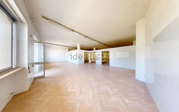 locale commerciale in vendita a Muro Leccese