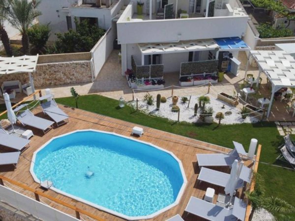 intera palazzina in vendita a Nardò in zona Sant'Isidoro