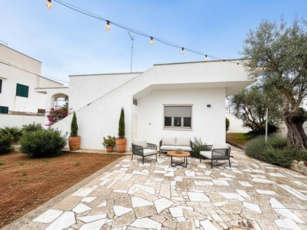 casa indipendente in vendita a Nardò in zona Santa Maria al Bagno