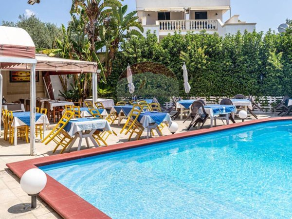 intera palazzina in vendita a Nardò in zona Boncore