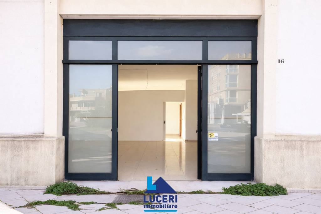 negozio in vendita a Nardò in zona Santa Maria al Bagno