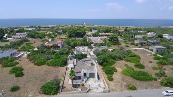 casa indipendente in vendita a Nardò in zona Santa Maria al Bagno