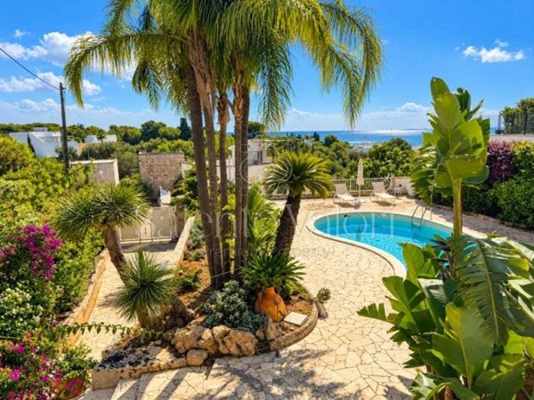 casa indipendente in vendita a Nardò in zona Santa Maria al Bagno