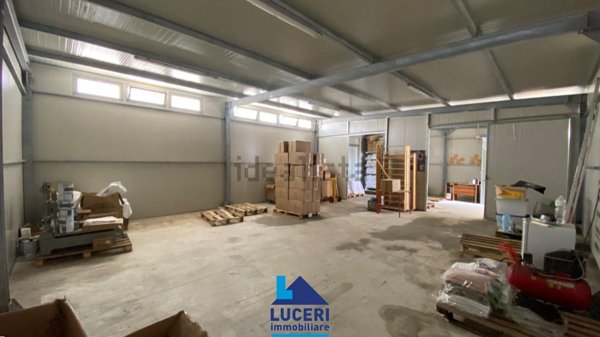 locale commerciale in vendita a Neviano