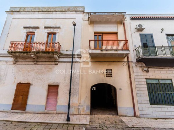 locale commerciale in vendita a Neviano