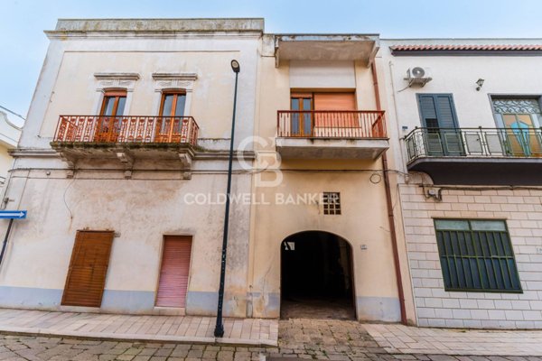 locale commerciale in vendita a Neviano