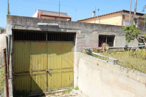 locale commerciale in vendita a Neviano