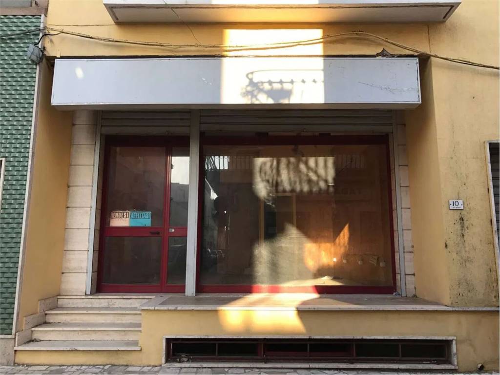 negozio in vendita a Neviano