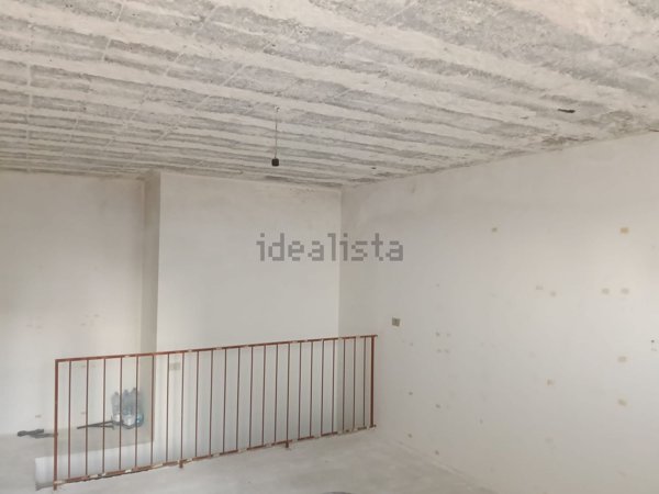 locale di sgombero in vendita a Neviano