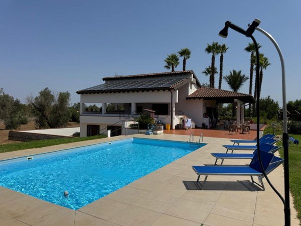 casa indipendente in vendita a Neviano