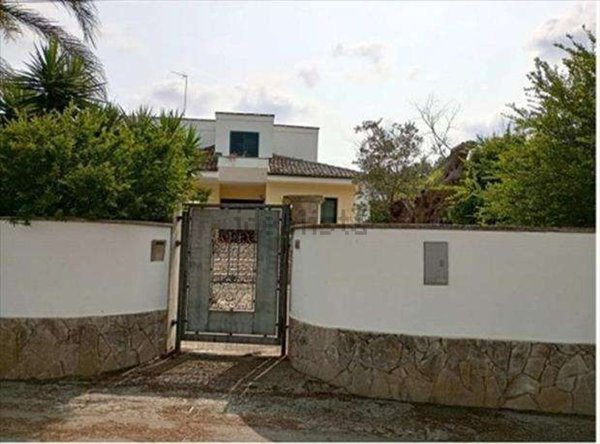 casa indipendente in vendita a Nociglia