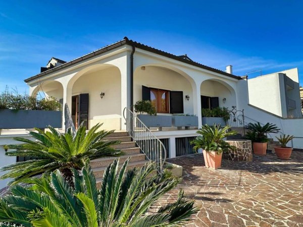 casa indipendente in vendita a Nociglia