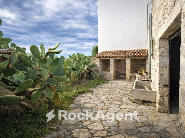 casa indipendente in vendita a Nociglia