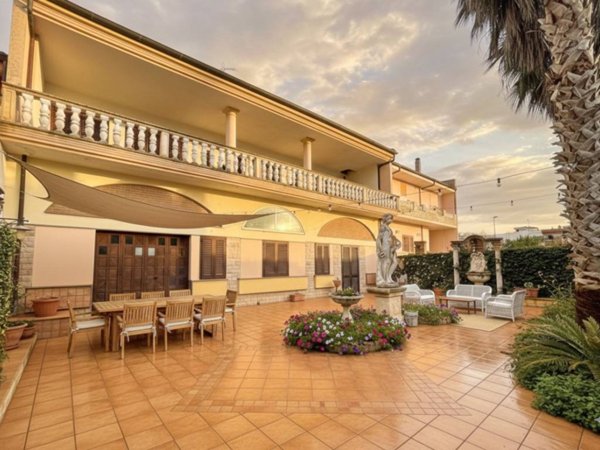 casa indipendente in vendita a Nociglia