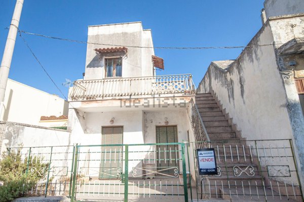 casa indipendente in vendita a Nociglia