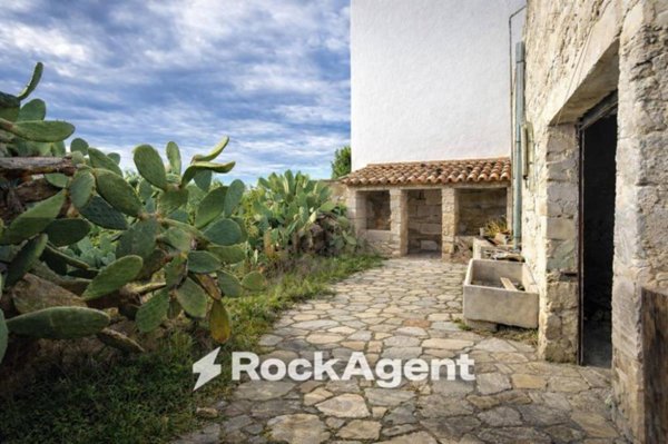 casa indipendente in vendita a Nociglia