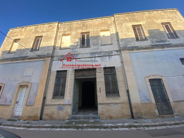 locale commerciale in vendita a Novoli