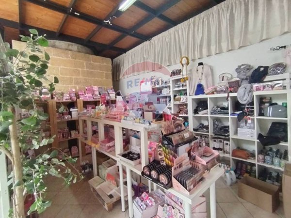 negozio in vendita a Novoli