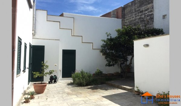 casa indipendente in vendita ad Ortelle in zona Vignacastrisi
